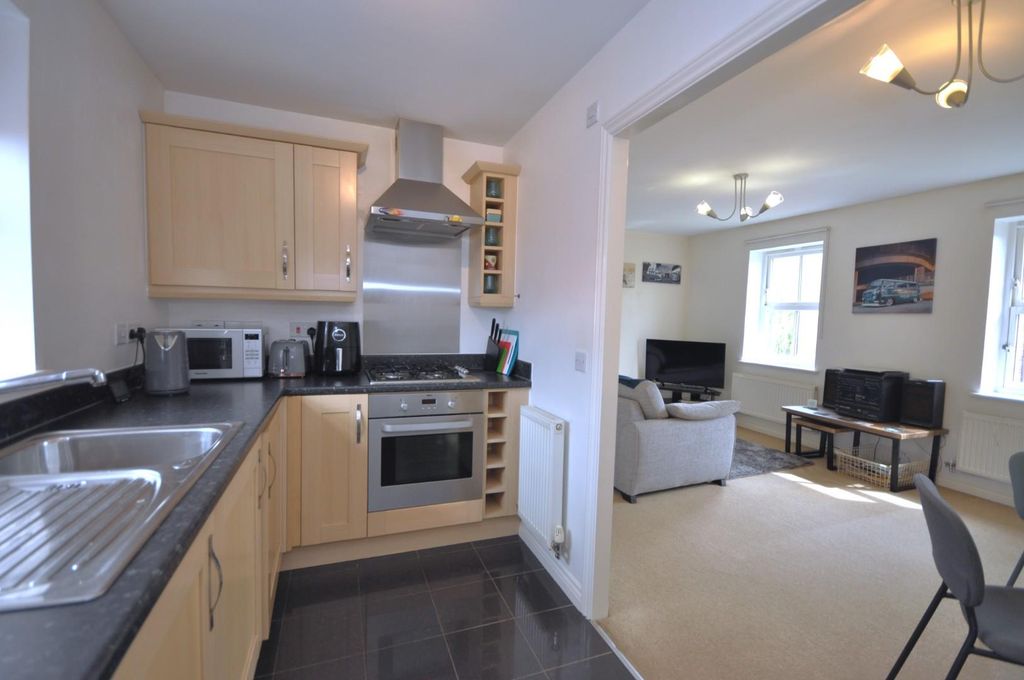 Property photo 2 of 9