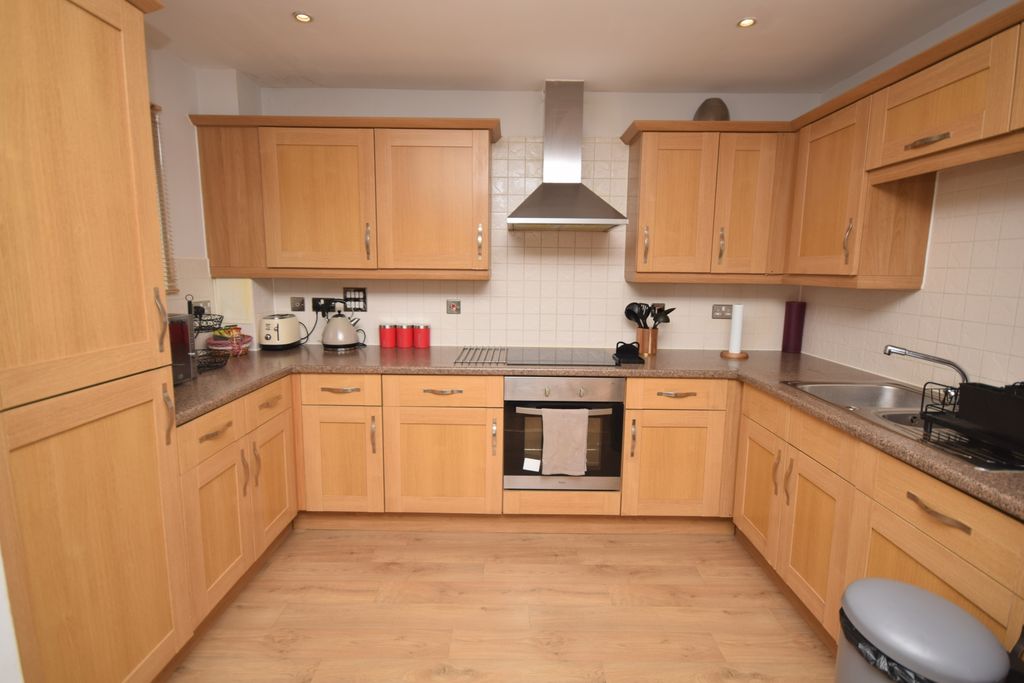 Property photo 3 of 12 Kitchen