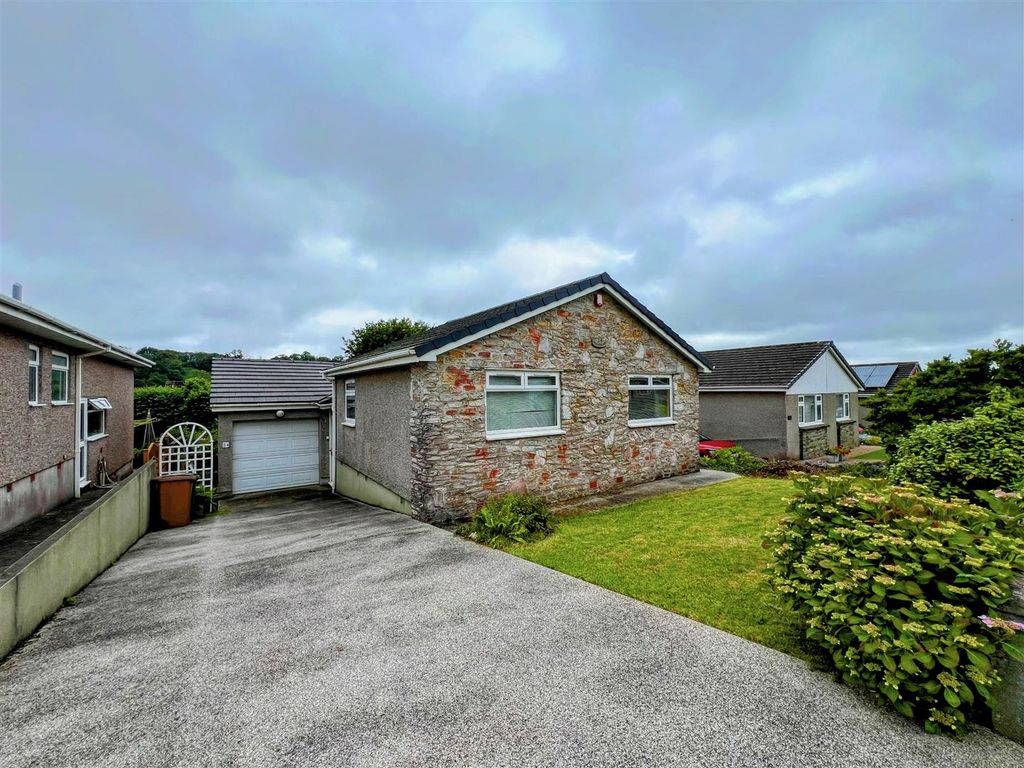 Property photo 1 of 24 Lower Farm Road, Plympton, Plymouth Pl7 1Jj