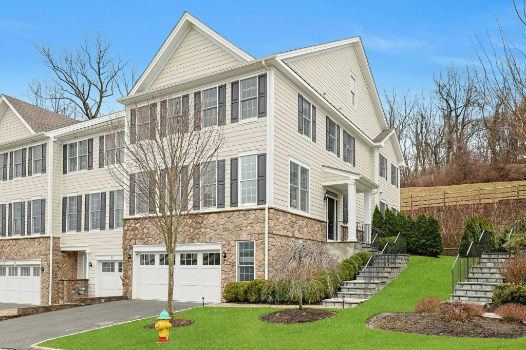 Property photo 1 of 31