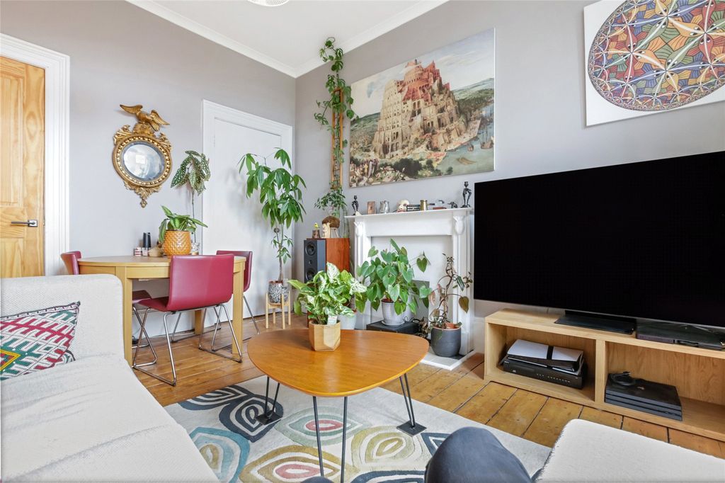Property photo 3 of 18 Living Room