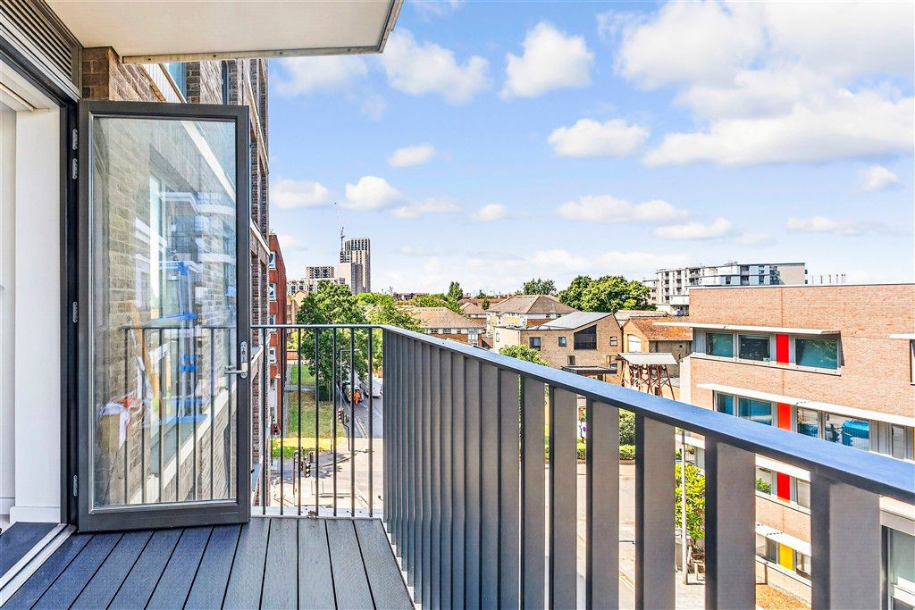 Property photo 2 of 11 Balcony / Terrace