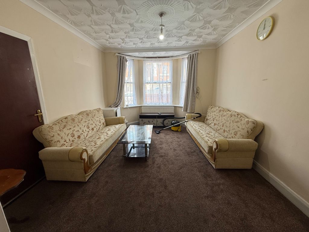 Property photo 1 of 12 Semi Detached Property