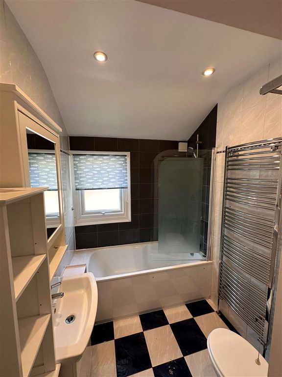 Property photo 3 of 23 Bathroom 01.Jpg