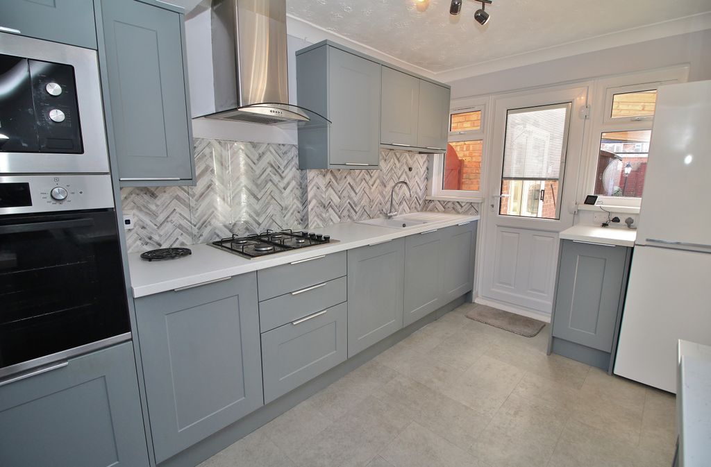 Property photo 3 of 17