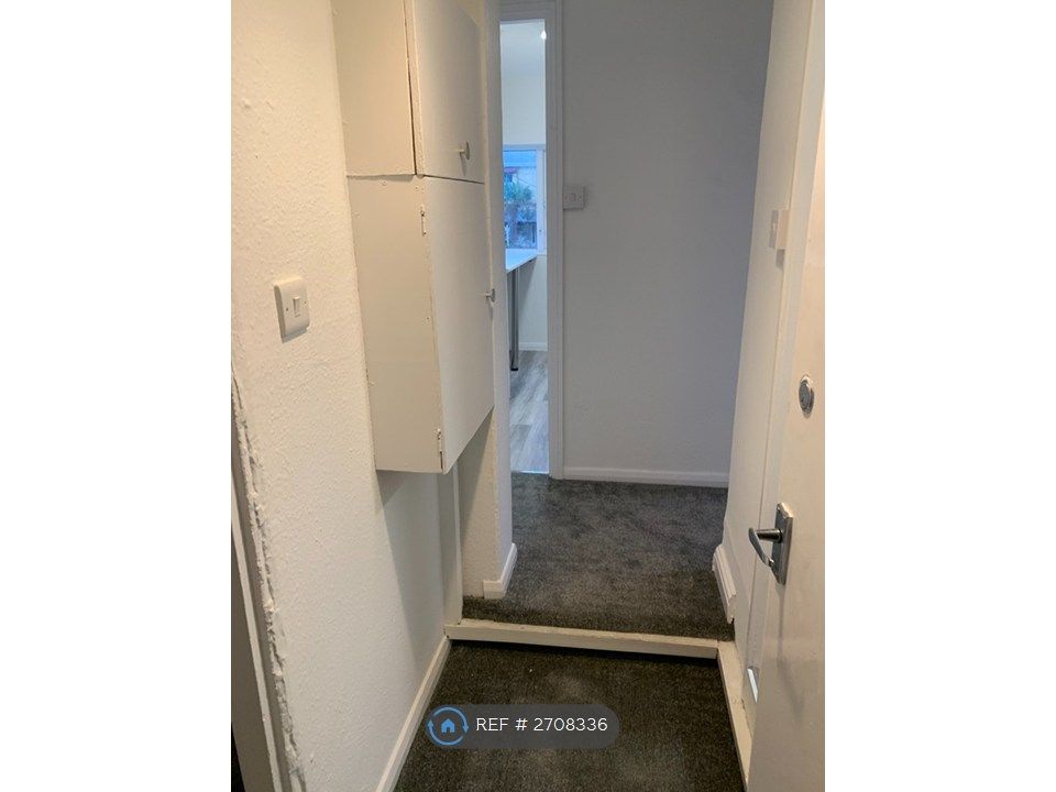 Property photo 3 of 14 Entrance Hall