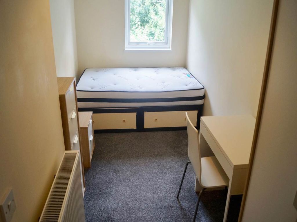 Property photo 3 of 7 Room