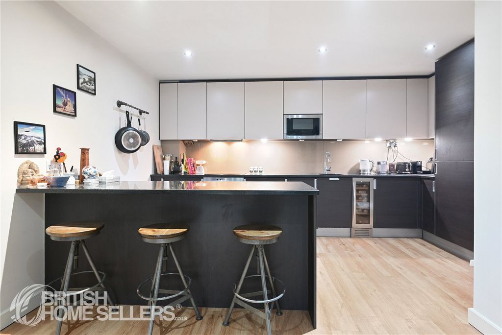 Property photo 2 of 15 Picture No. 16