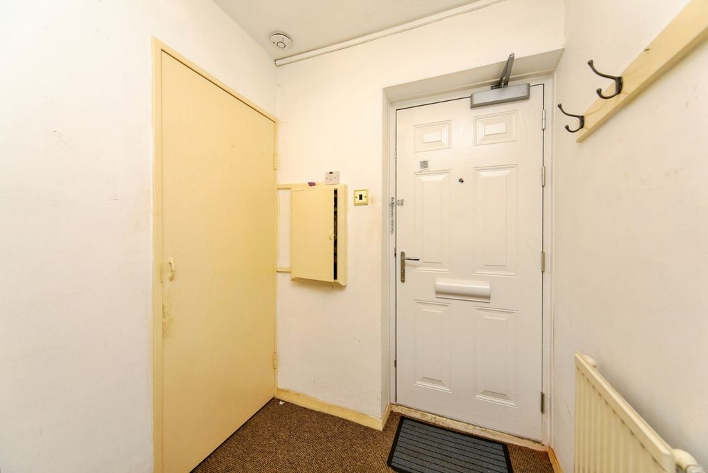 Property photo 2 of 10 Pbox-Img.Jpg