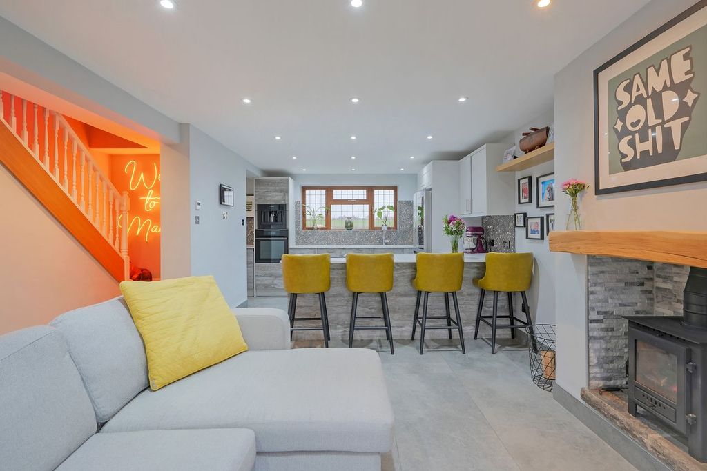 Property photo 2 of 39