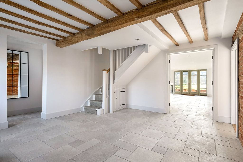 Property photo 3 of 22 Entrance Hall