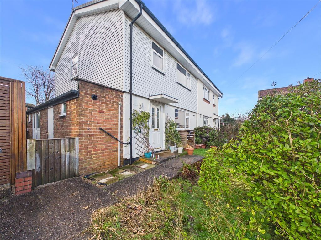 Property photo 1 of 13 Cam05476G0-Pr0125-Still004.Jpg