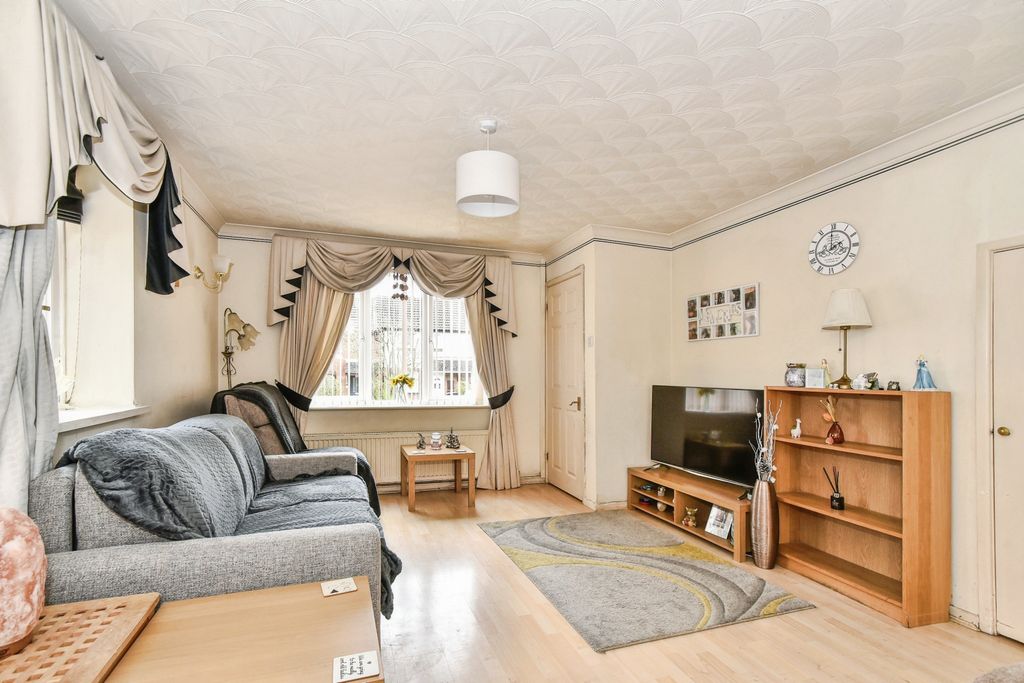 Property photo 2 of 17