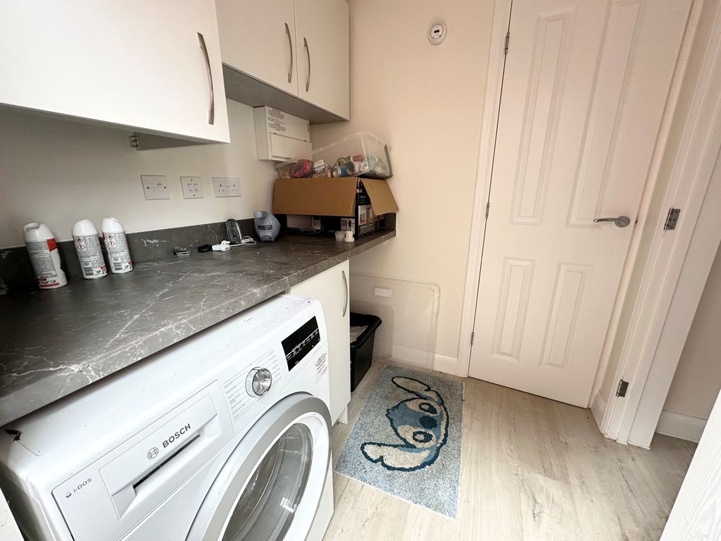 Property photo 3 of 12 Kitchen