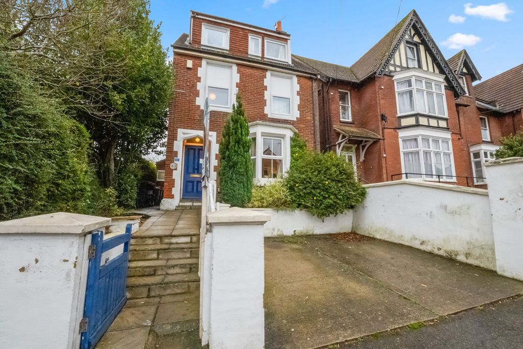 Property photo 2 of 37