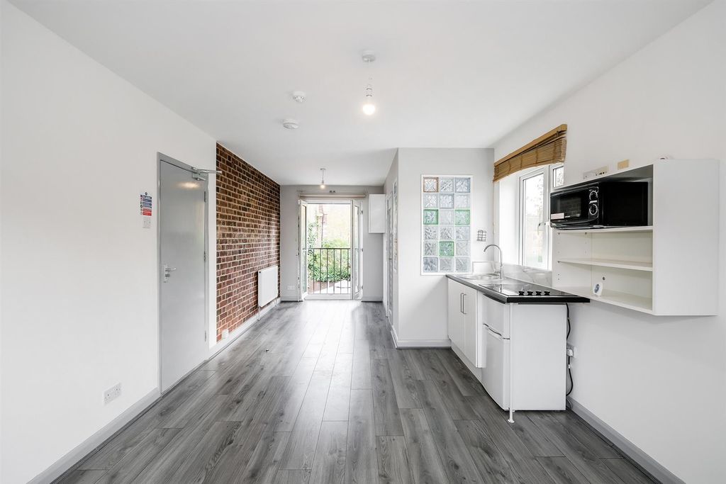 Property photo 3 of 28 Studio 4, 84 Elphinstone Road-19_Web.Jpg