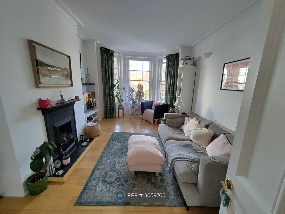 Property photo 1 of 13 Living Room