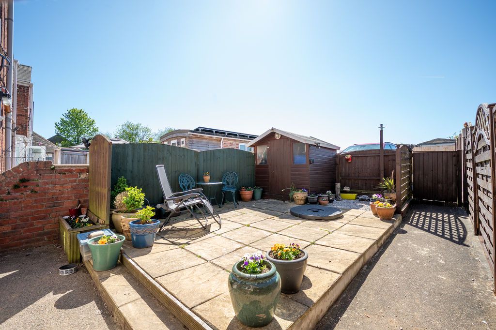 Property photo 3 of 26 Garden