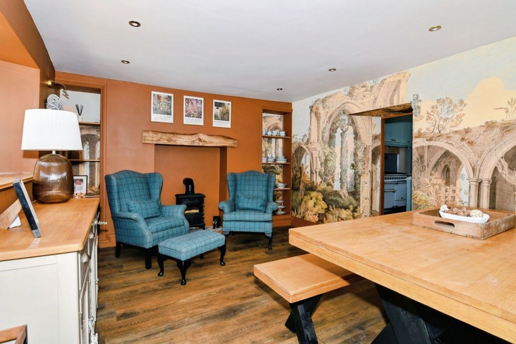 Property photo 3 of 47