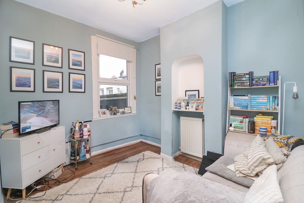 Property photo 1 of 5