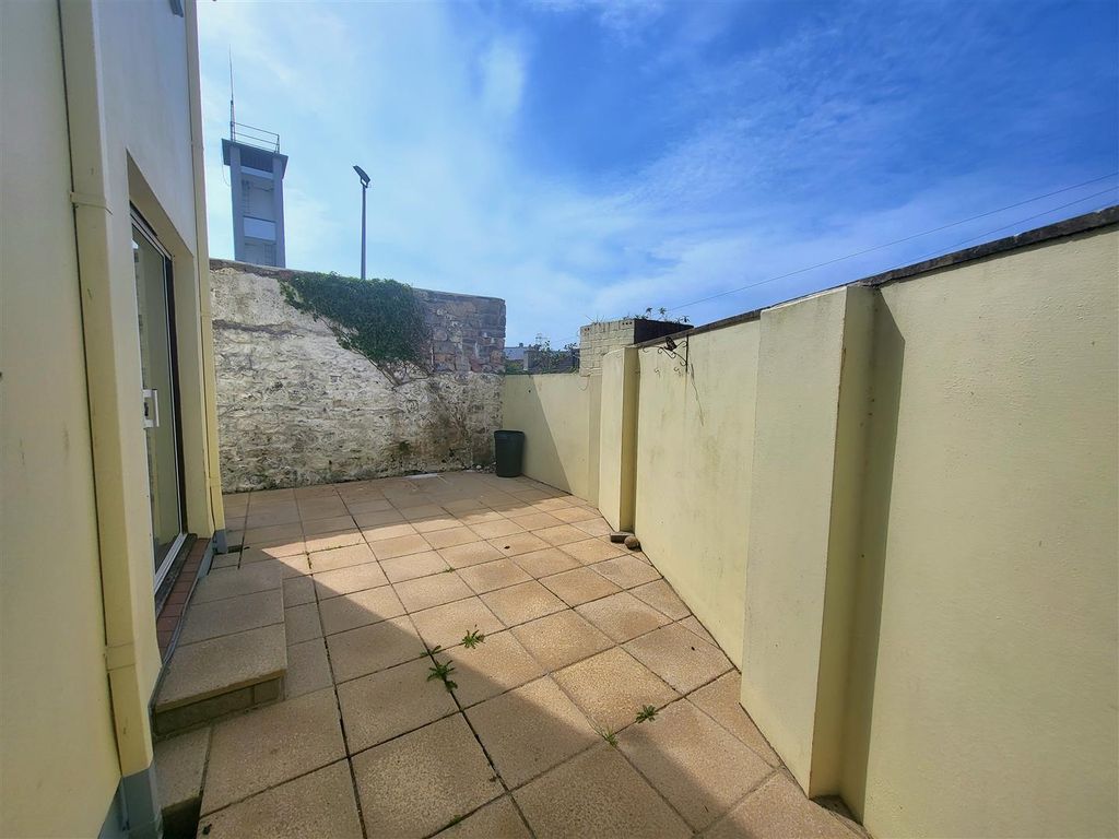 Property photo 3 of 15 Five Degrees