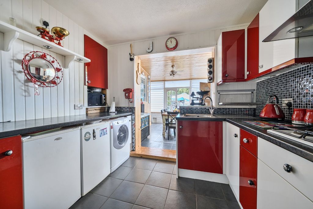 Property photo 3 of 18 Picture No. 12