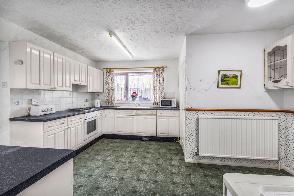 Property photo 2 of 14 Kitchen 2