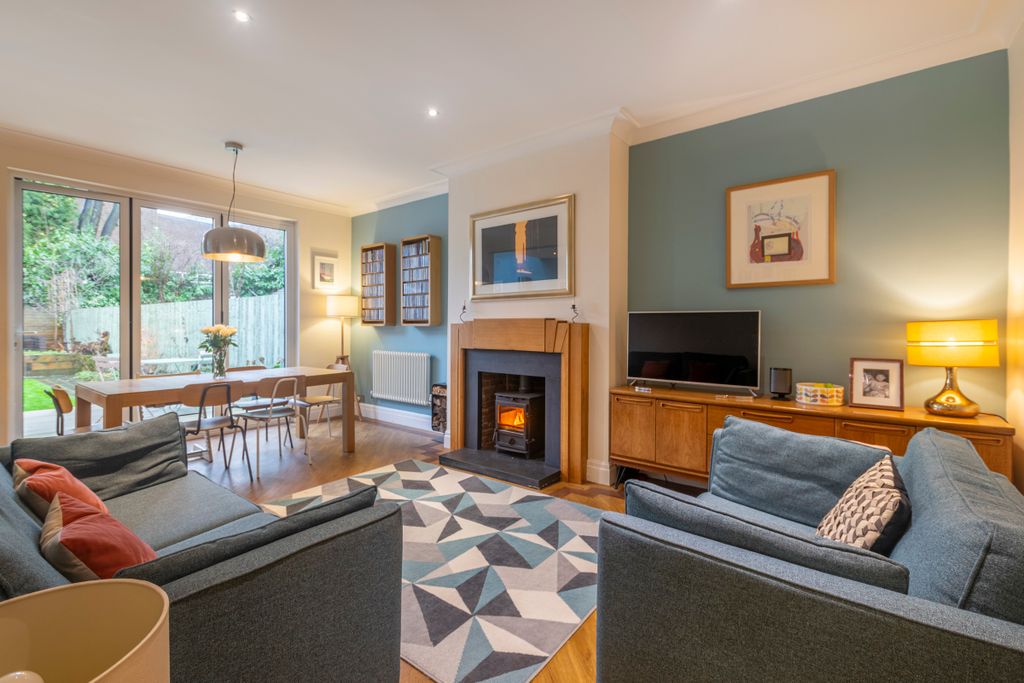 Property photo 2 of 31 Dining Room 1