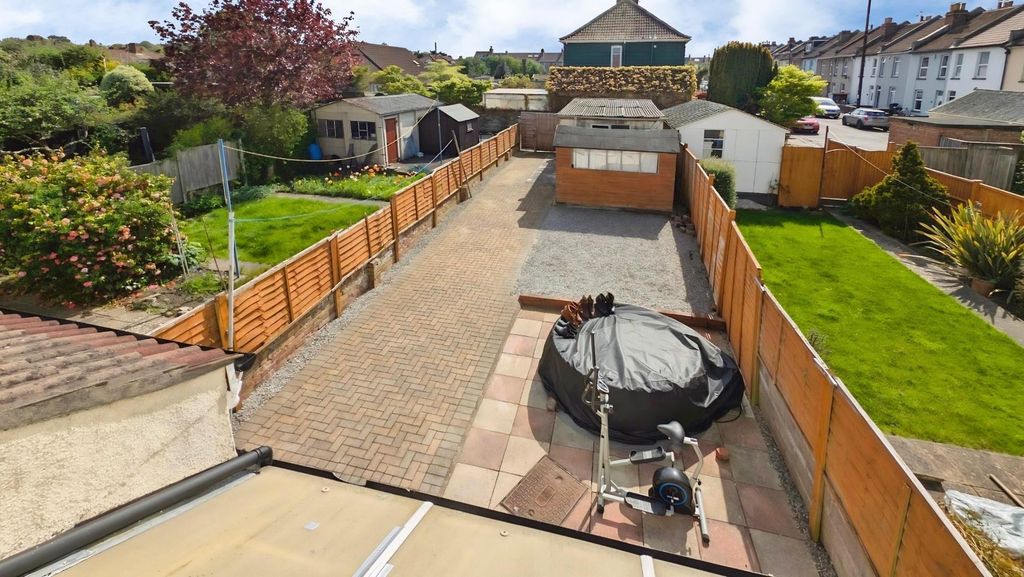 Property photo 2 of 17 5E9Fae58-Pxl_20260421_134112594.Jpg