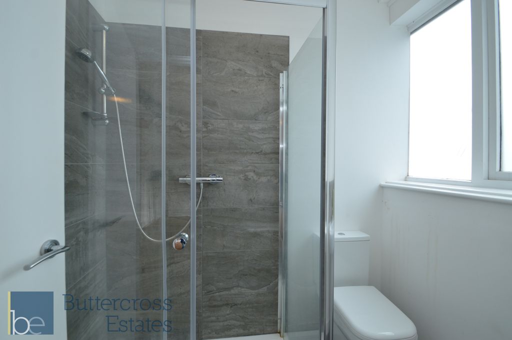 Property photo 2 of 6 Ensuite