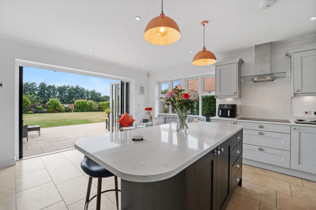 Property photo 3 of 31