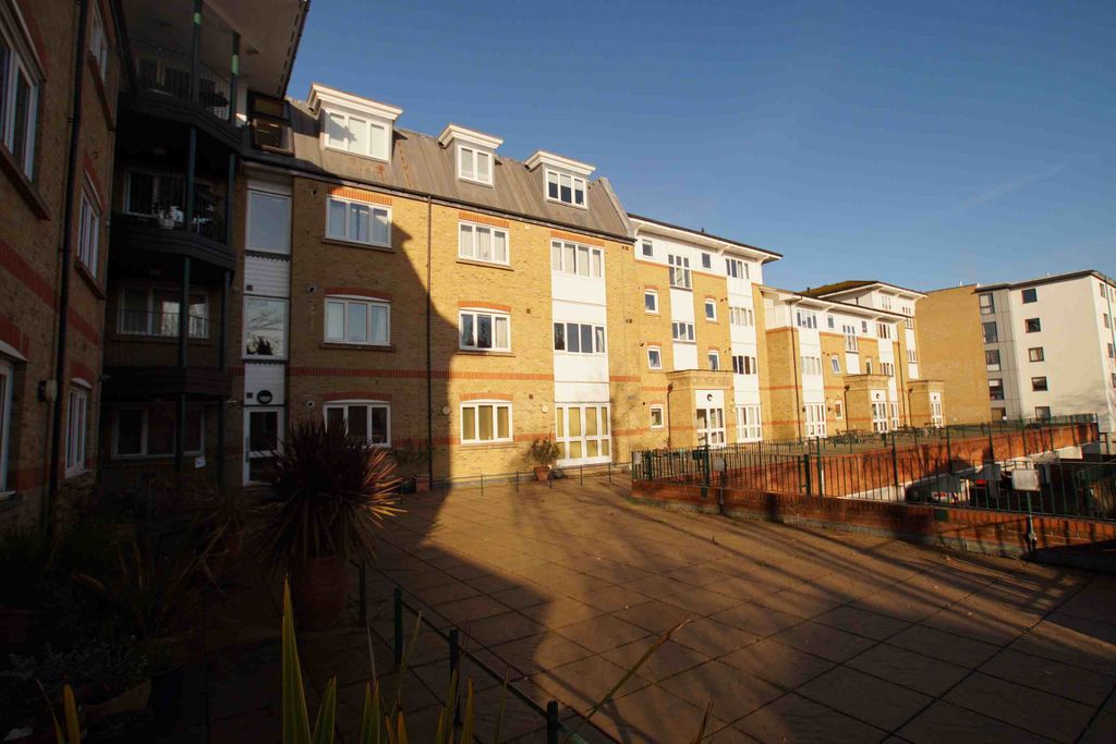 Property photo 2 of 8