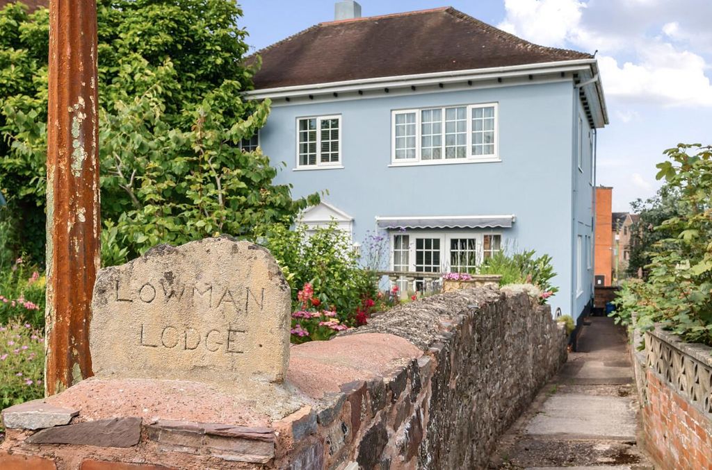 Property photo 2 of 23 Tiverton Seddons