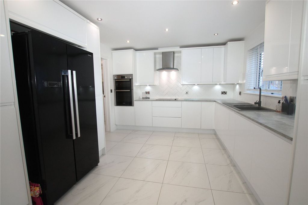 Property photo 2 of 15 Picture No. 19