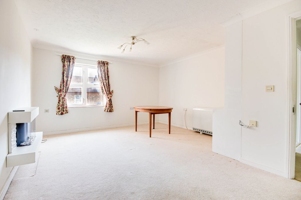 Property photo 2 of 7 Living/Dining Room
