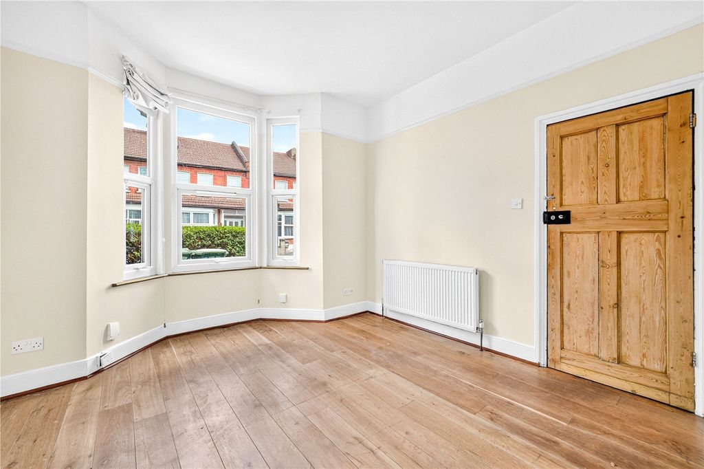 Property photo 2 of 18 Picture No. 24