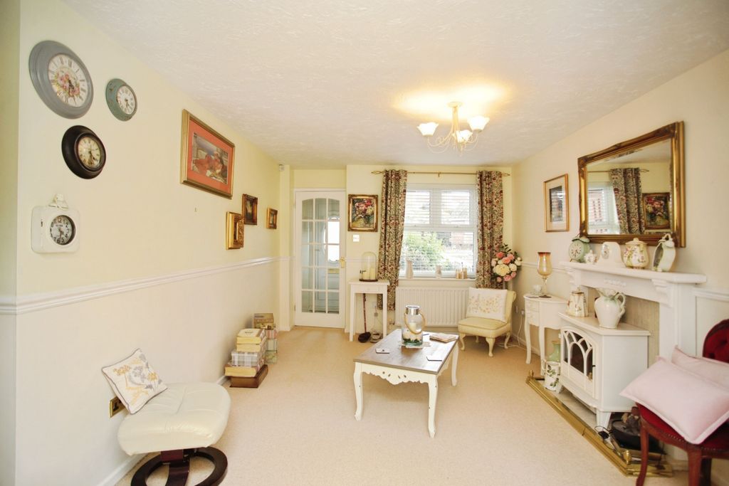 Property photo 3 of 15 Sitting Room