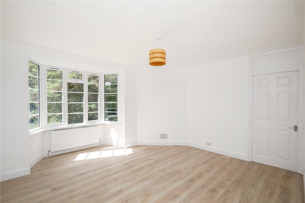 Property photo 2 of 11 Picture No. 08