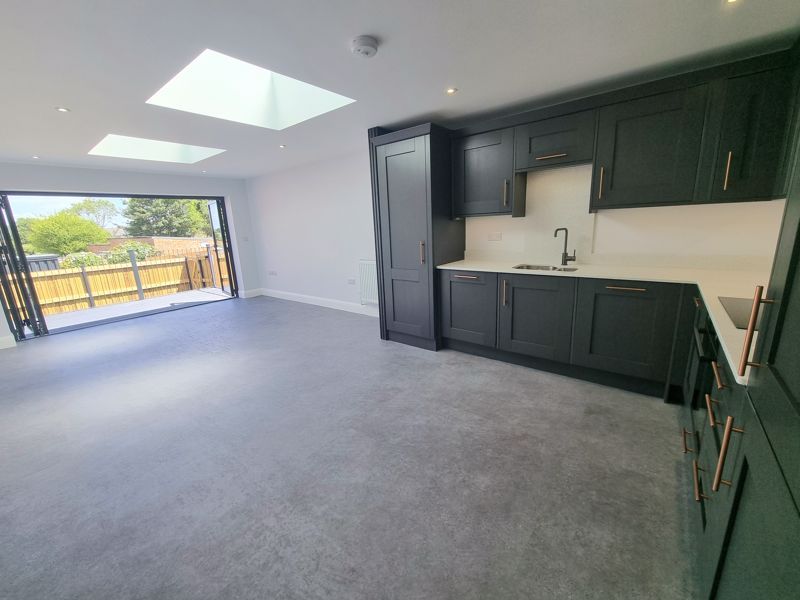 Property photo 1 of 16 Photo 7