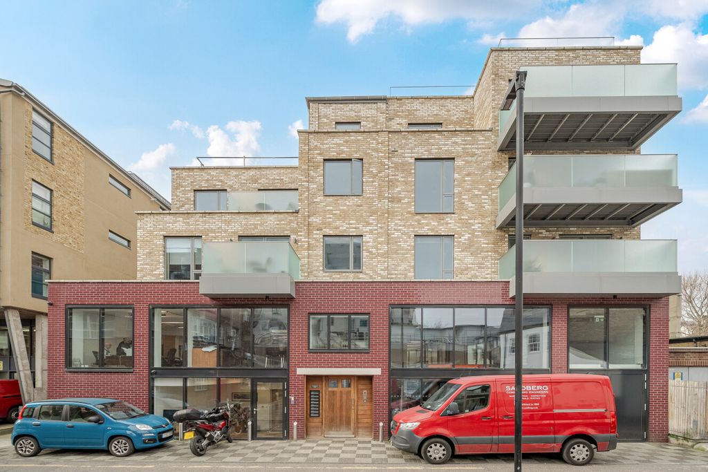 Property photo 1 of 17 1433468-1-69c2547...