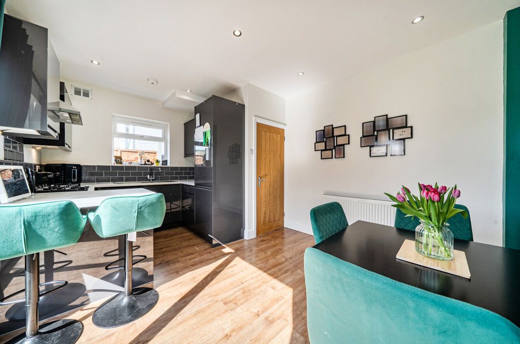 Property photo 3 of 19 Kitchen Diner Angle 1