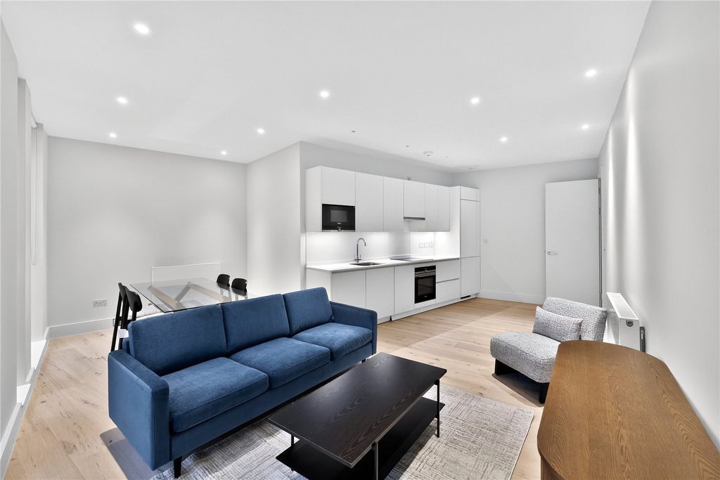 Property photo 2 of 20 Reception/Kitchen