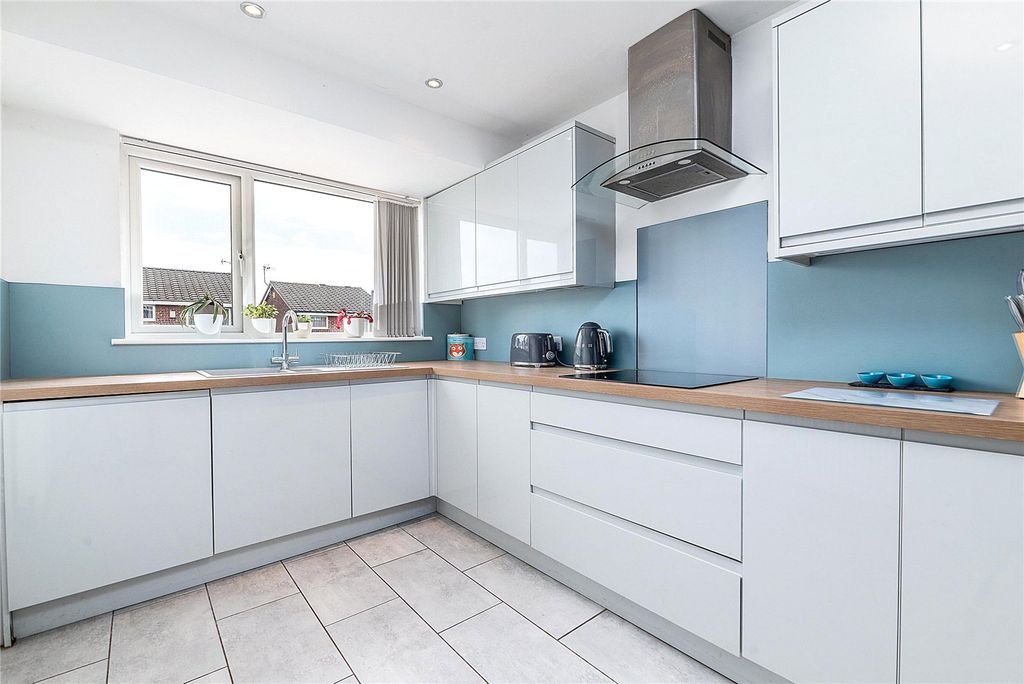 Property photo 2 of 39 Picture No. 18