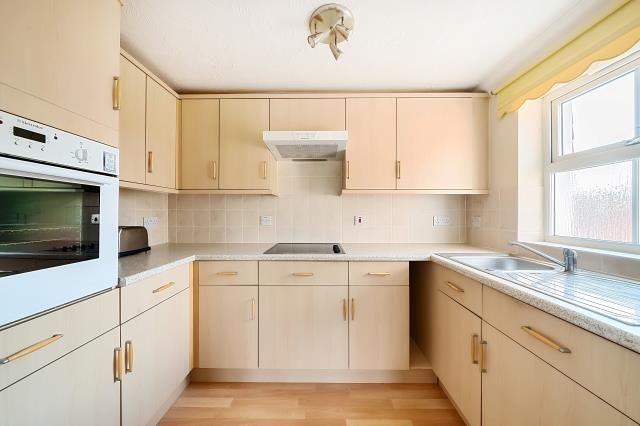 Property photo 2 of 11 Kitchen