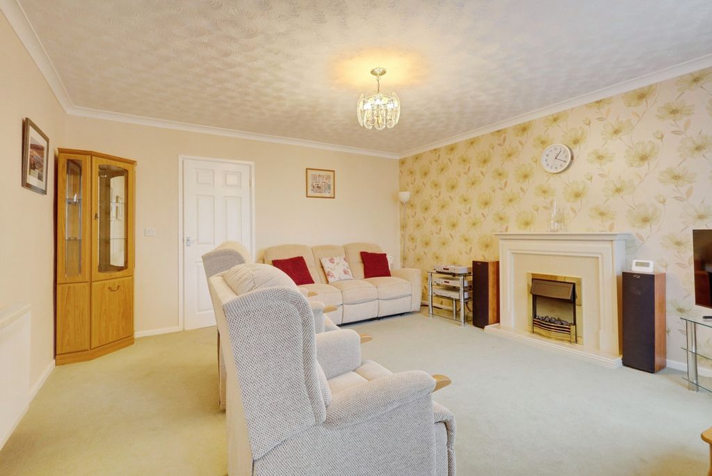 Property photo 2 of 28