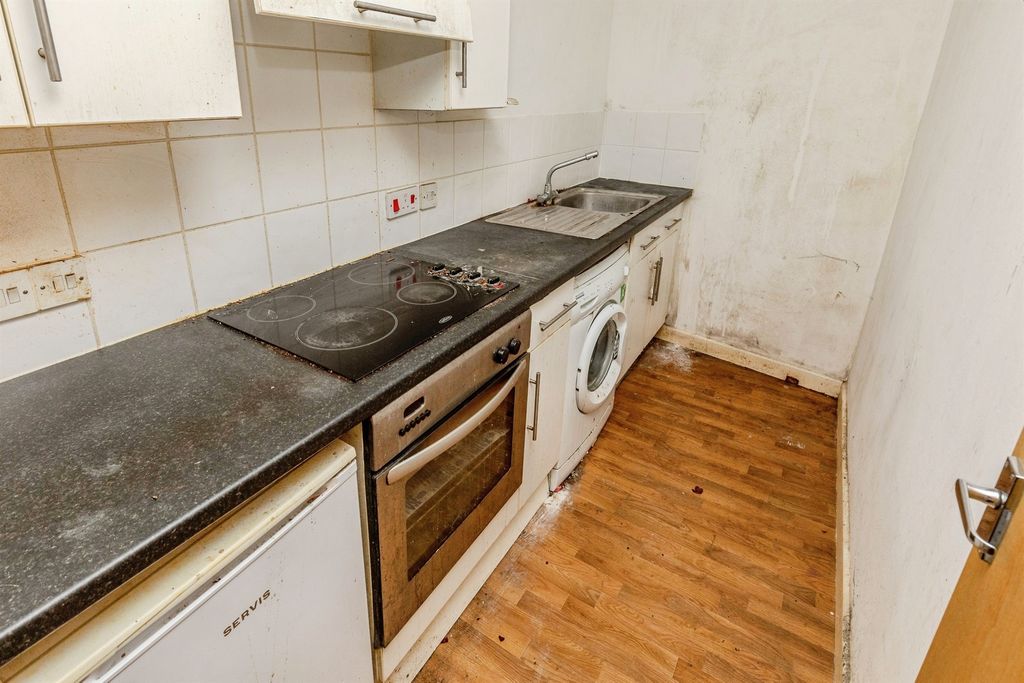 Property photo 2 of 8
