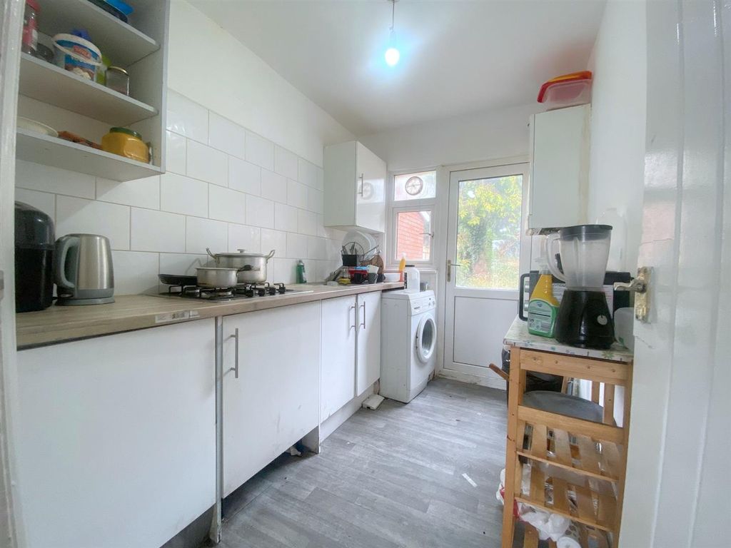 Property photo 3 of 10 Kitchen.Jpg