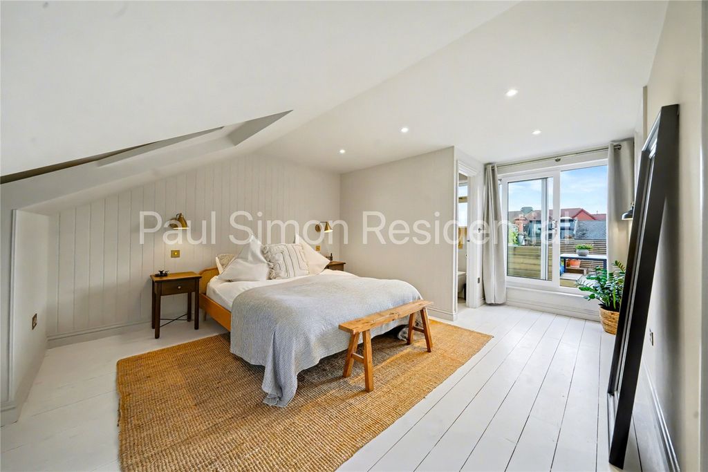 Property photo 2 of 29 Picture No. 12