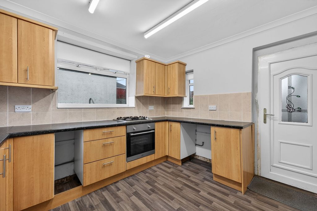 Property photo 3 of 25