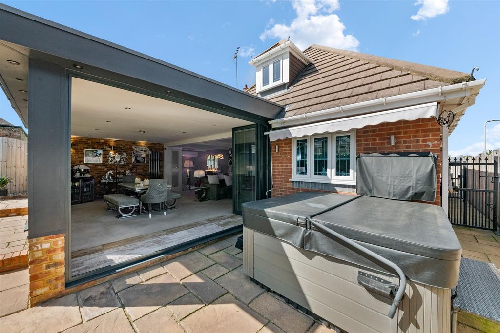 Additional image 20 of 4 bed detached bungalow for salePole Hill Road, Hayes UB4